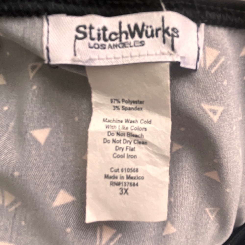 StitchWurks Los Angeles Women 3X Black White Triangle Print Top NWOT - Picture 5 of 5